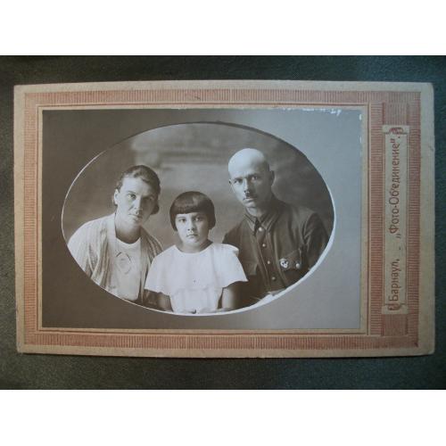 ХО18 Фото объединение, г. Барнаул, 1934 год, ворошиловский стрелок с семьей.