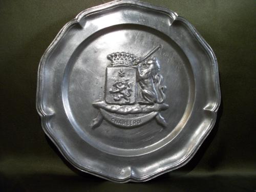 Н110 Тарелка настенная, герб CHARLEROI, тяжелый металл
