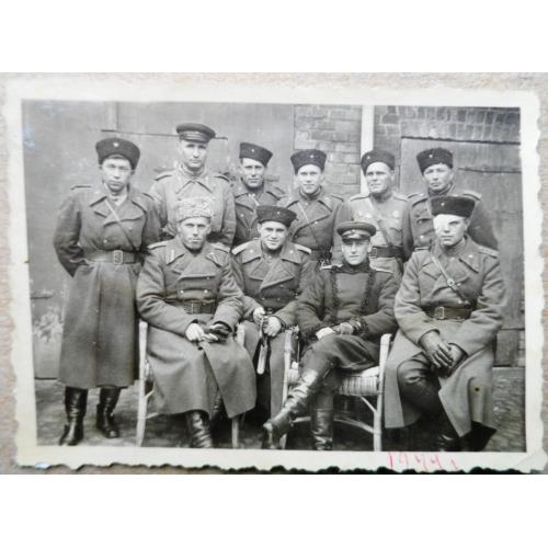 Группа военных. Комсостав ( 1944 г.) 6 см. х 8,3 см.