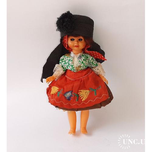 Небольшая старенькая кукла в национальной одежде, 60-70е гг.