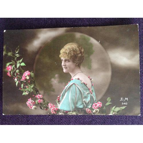 Французская фотооткрытка. 1921 г. Женщина в голубом платье.