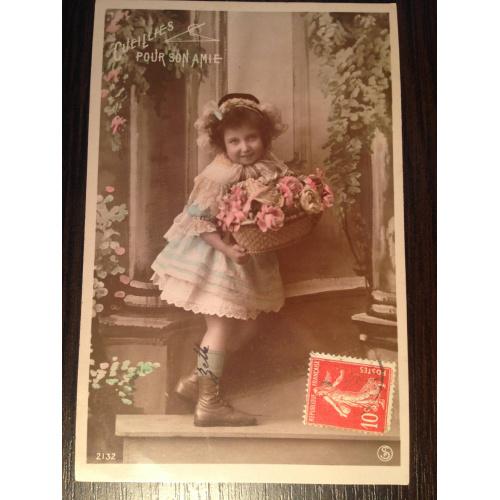 Французская фотооткрытка. Девочка с корзиной роз.