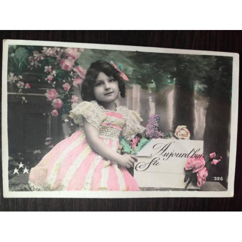 Французская фотооткрытка. Девочка в розовом платье с поздравлением. 1916 г.