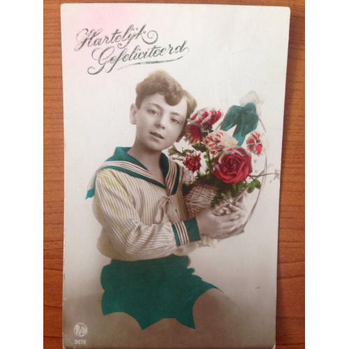 Французская фотооткрытка "Мальчик с розами"