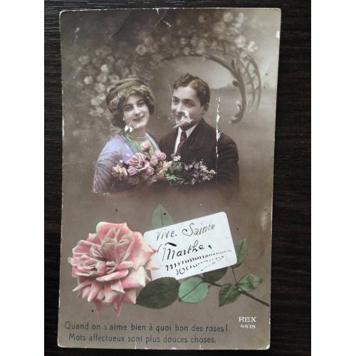 Французская фотооткрытка. Мужчина и женщина с букетом цветов.