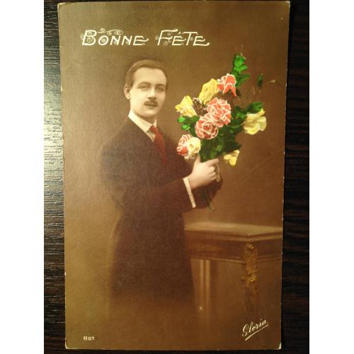 Французская фотооткрытка. С Днем Рождения. Мужчина с розами. 1921 г.