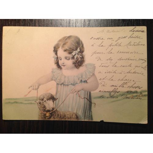 Французская старинная открытка Девочка с овечкой.