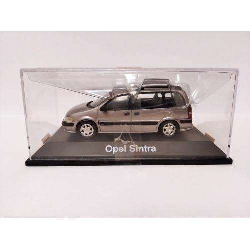 Opel Sintra MPV Minivan 1996-1999 1:43 Schuco