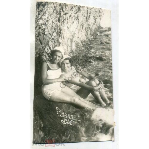 Анапа 1935 год Две девушки в купальниках 7х13 см  
