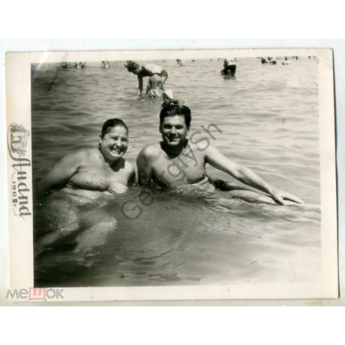 Анапа 1968 двое в море 9х12 см  купальник тела