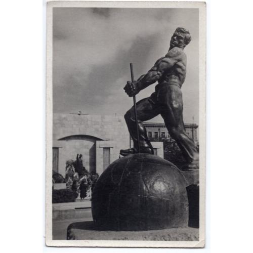 Баку Фигура рабочего из ансамбля памятника 26-ти бакинским Комиссарам  артель Полиграфист