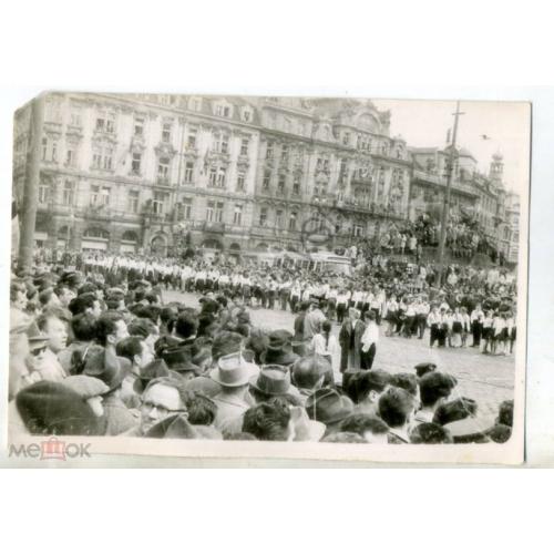 Демонстрация, пионеры Прага 9х13 см  