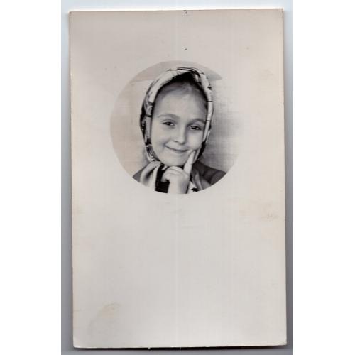 Девочка в платочке 1968 год 8х14 см