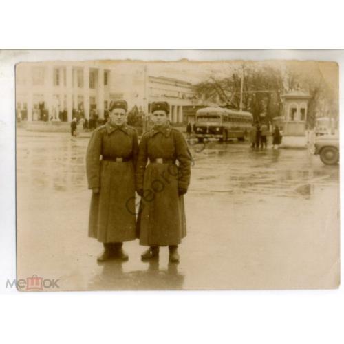 Два солдата на площади, троллейбус, киоск 9х13 см  
