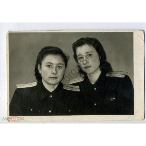 Две девушки - курсантки 8,5х13 см фото 7 треста Укрфото 26 марта 1955  