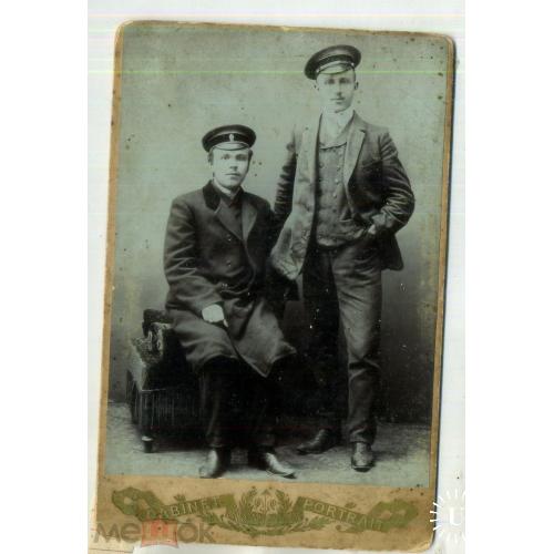Двое в фуражках, кокарда - кабинет-фото 1908 год Cabinet portrait  