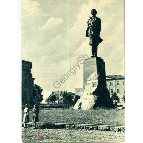 Горький памятник М Горькому 1956 фото Берлинера  ИЗОГИЗ