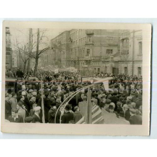 Харьков демонстрация колонна ХАИ ( авиационный институт ) /похоже на Мироносицкой / 9х12 см