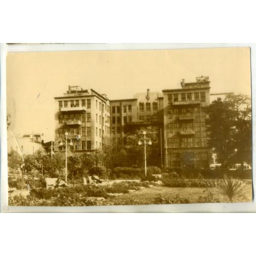 Харьков ХИИКС с Сумской улицы ( архитектурный ) 8,5х13,7 см