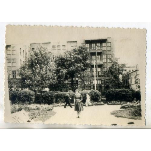 Харьков ХИИКС с Сумской улицы из парка Шевченко 8,5х12,5 см