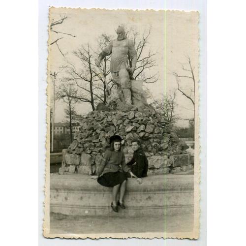 Харьков Липовая роща , фонтан, богатырь 21.04.1950 7,5х11,5 см  