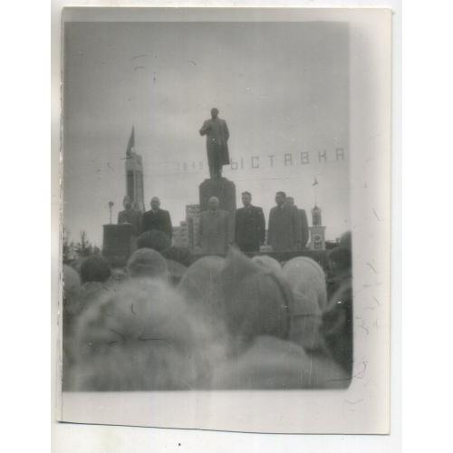  Харьков памятник Ленину , Никита Хрущев на трибуне 9х11,5 см  