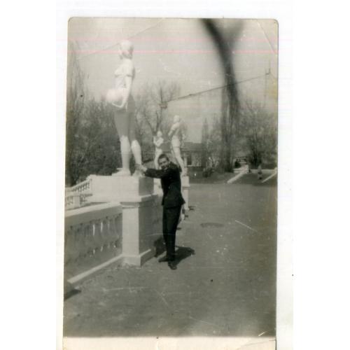 Харьков парк Шевченко статуи на верхней площадке водного каскада 9х14 см  