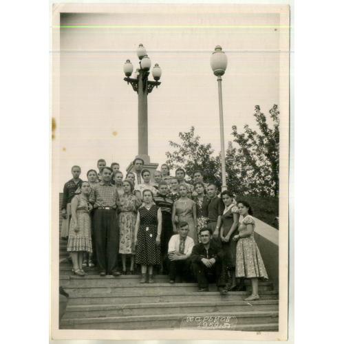 Харьков водный каскад в парке Шевченко верхняя площадка Групповое фото 1959 год 13х18 см