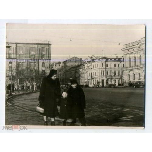 Харьков женщина с детьми на площади Тевелева , женская сумочка 8,8х11,8 см  