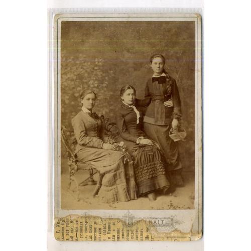Кабинетная фотография Три гимназистки 22.04.1881 Досекин