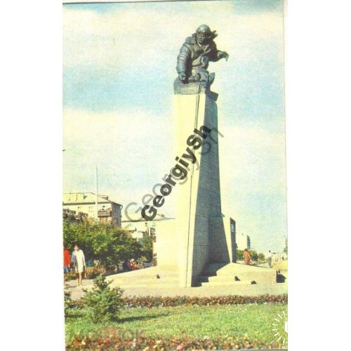 Караганда Памятник Герою Советского Союза Нуркену Абдирову 1972  