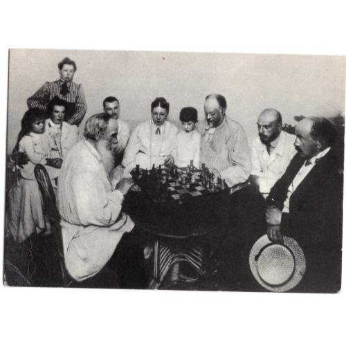 Л.Н. Толстой играет в шахматы с М.М. Сухотиным - фото К. Буллы 1970 Планета