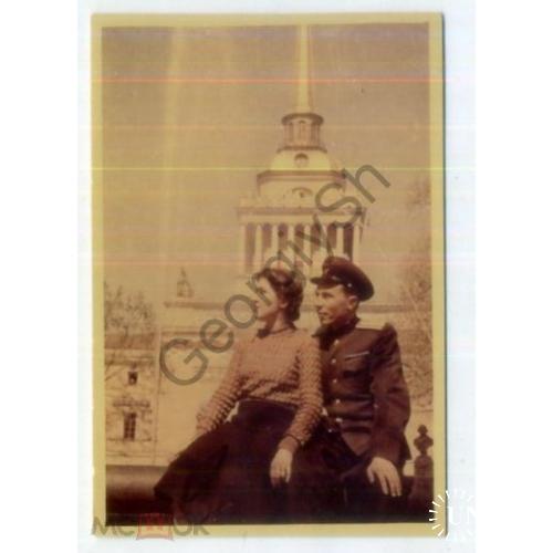 Ленинград Адмиралтейство военный с женщиной 5,5х8 см цветная фотография  