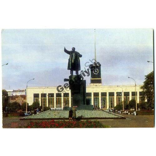 Ленинград Памятник Ленину у Финляндского вокзала  
