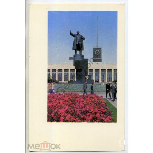 Ленинград Памятник В.И. Ленину у Финляндского вокзала 1968  