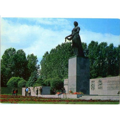 
    Ленинград Пискаревское кладбище 19.10.1979 ДМПК в4-1
  