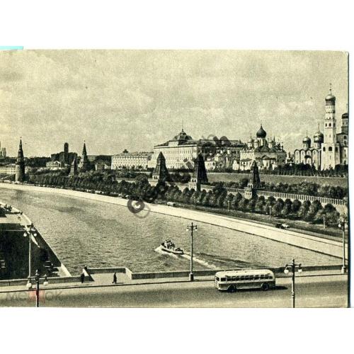 Москва Вид на Кремлевскую набережную 1956  ИЗОГИЗ
