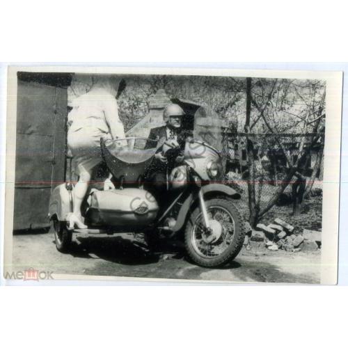 Мотоцикл с коляской Мужчина в шлеме 9х14 см  
