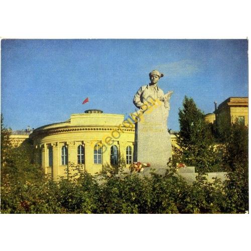 Новгород Памятник Лене Голикову 23.11.1971 ДМПК  