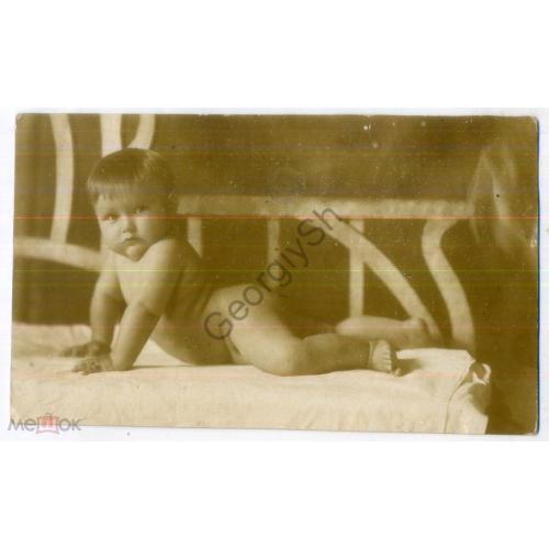 Обнаженный / голый / ребенок в кроватке 1933 год 8,3х14 см  