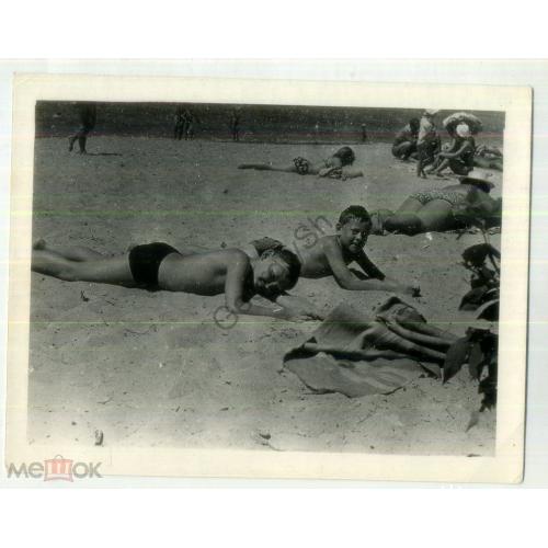 Очаково 1967 год дети мальчики на пляже 9х12 см  