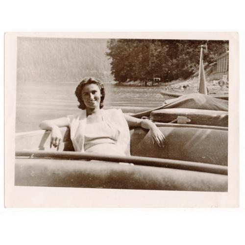 озеро Рица - Девушка в лодке 9х12 см 1959 год