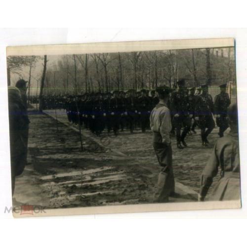 Парад учеников Суворовского училища 7 ноября 1946 года 9х12 см  