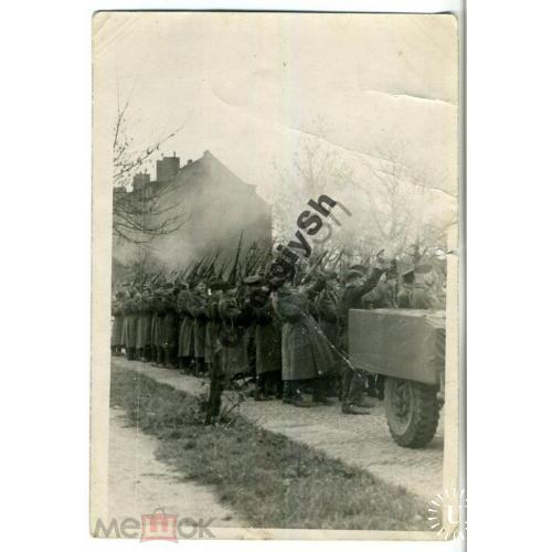 Проводы павших в Германии 1945г 9*13 см  похоронная процессия, военные