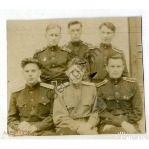 Пятеро военнослужащих во время учебы Львовская школа МВО СССР 1948 год 7,7х9 см  
