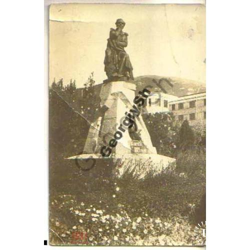 Пятигорск Памятник Лермонтову в сквере -фотооткрытка 