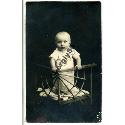    Ребенок в кроватке май 1923 фотооткрытка  
