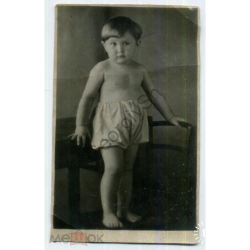 Ребенок в трусах август 1943 7х11,5 см  