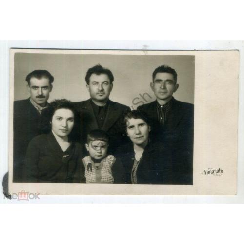 Семья 6 человек 8,7х13,5 см фотограф Папазян Ереван  