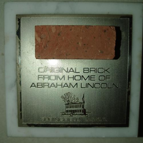 Сувенир США - кирпич из фундамента дома Авраама Линкольна 12.02.1958